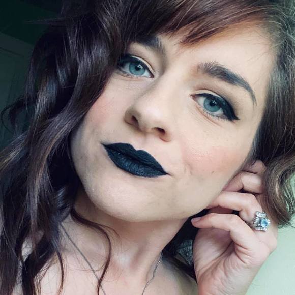 Meet your Posher, Jennifer - Picture 1 of 1